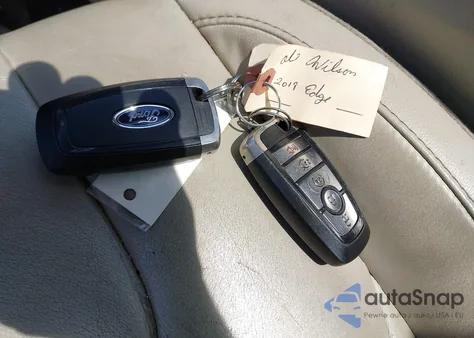 2019 Ford Edge Titanium z USA, uszkodzony, nr VIN 2FMPK4K95KBB04461